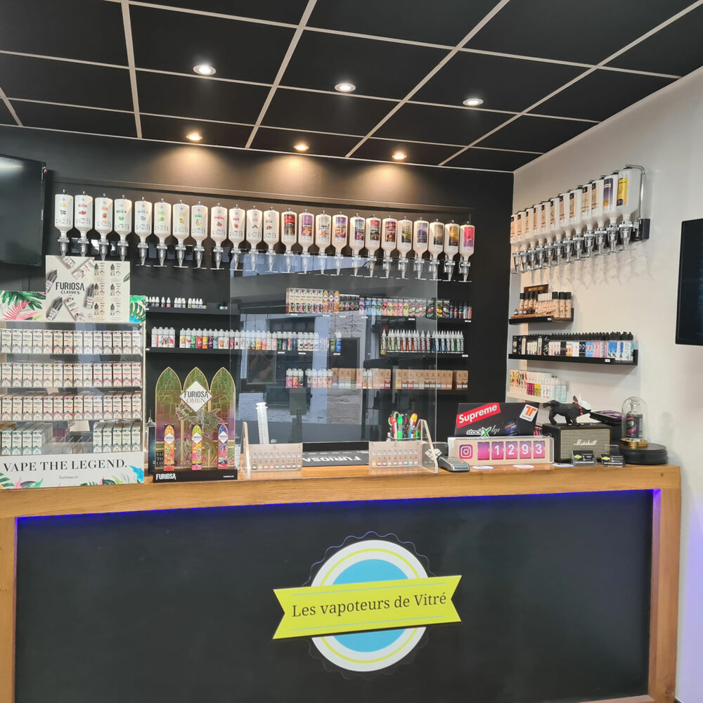Les-Vapoteurs-de-Vitré-PLV-Mise-en-avant-boutique-Marque-Furiosa-Classics-Furiosa-Omen-Vape-47-E-liquide-cigarette-électronique-pod-sevrage-tabagique-vapers-vapoteur-expérimenté-et-intermédiaire-Resized